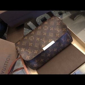 Louie Vuitton crossbody